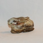 Antiker liegender Hase mit Möhre Hetian Jade